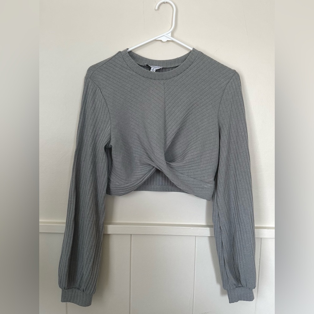 Gray cropped long sleeve shirt